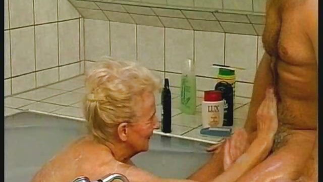 იწვის სამი სავაჭრო mulatto Kerian